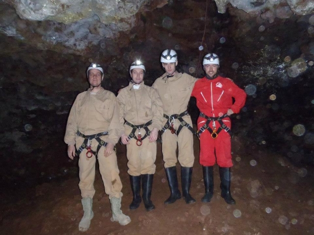  Höhlentour 