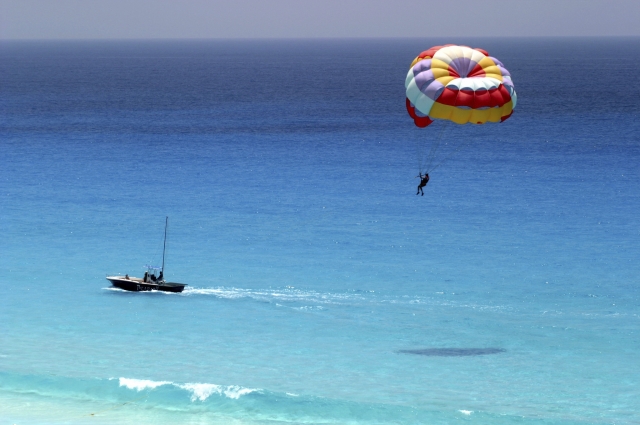  Flying in the sea 