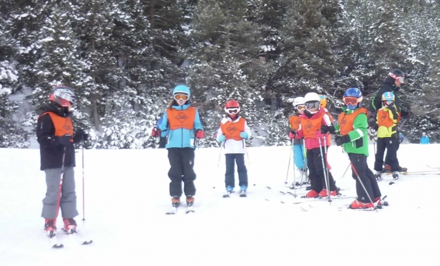  Skiing