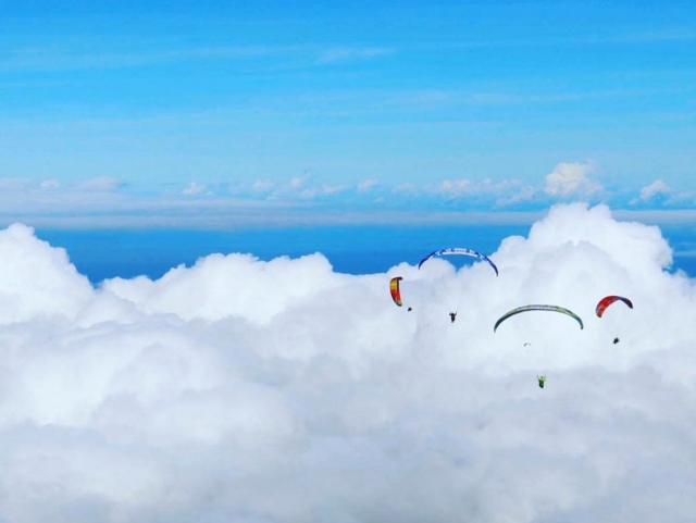 Passare in volo sopra le nuvole 