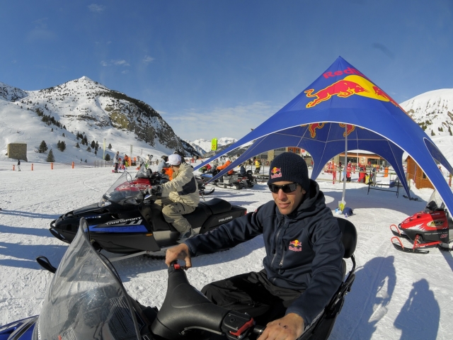 Listos para una ruta en moto de nieve 
