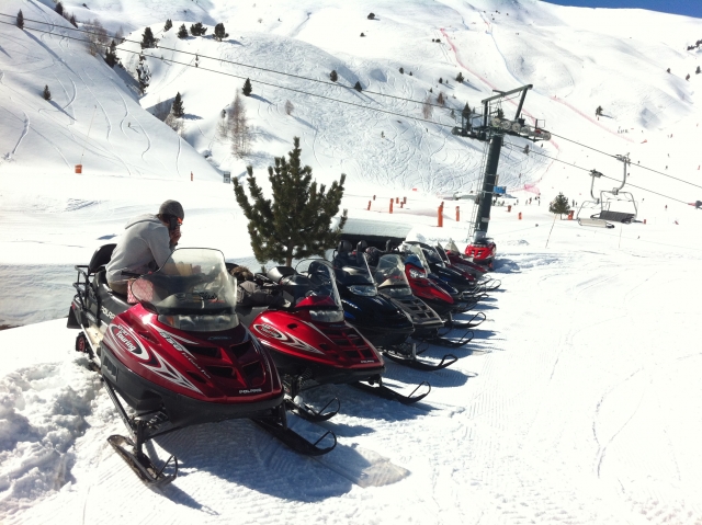 Moto de nieve en Huesca