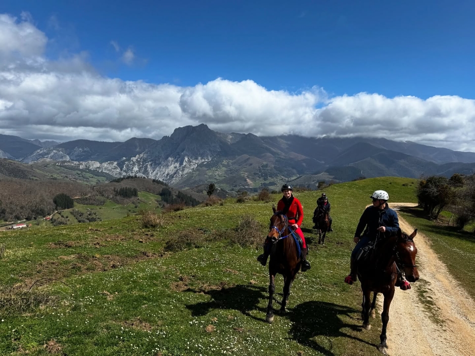 Horseback riding through the Cantabrian Valley Horseback riding through the Cantabrian Valley