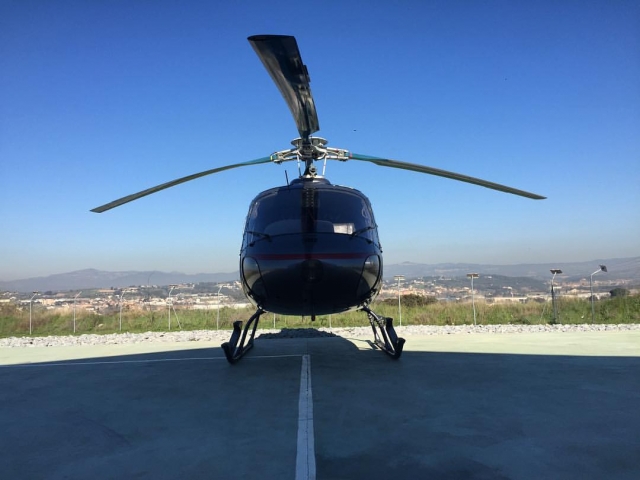 Helicoptero en tierra
