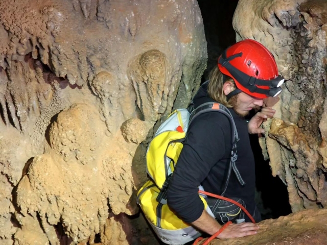 Disfruta practicando espeleología en Valencia