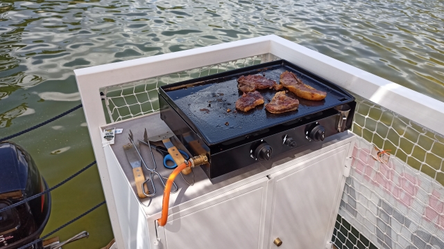 Alquiler de barco en El Burguillo con comida