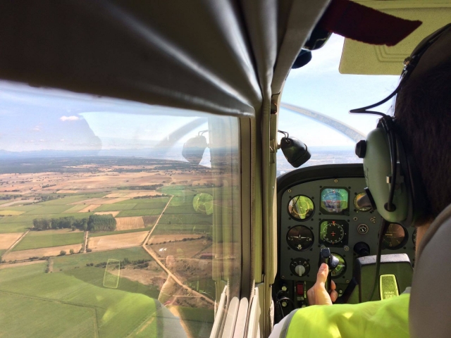  pilot a plane