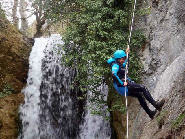  Practicing rappelling on the canyon wall 