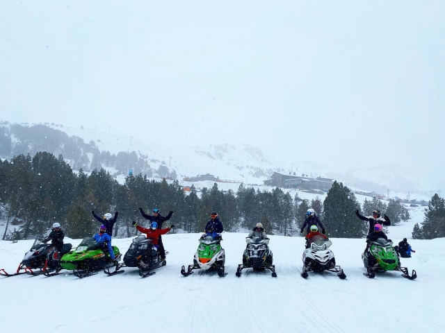 Tour the snowy fields of Grandvalira with our snowmobile 