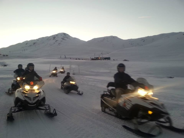  Tour en motoneige 