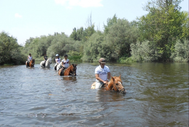  Traversata del fiume a cavallo 