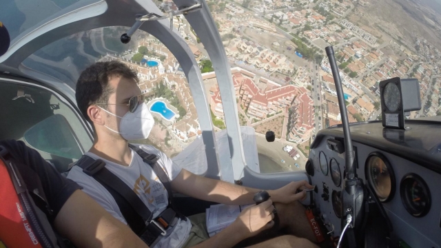  Pilot eines Ultraleichtflugzeugs 