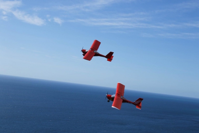  Mit einem Flugzeug über die Küste von Alicante fliegen 