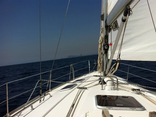 Velero en el mar