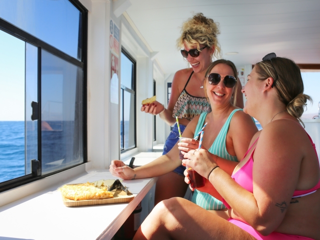  Amigas en el catamarán 