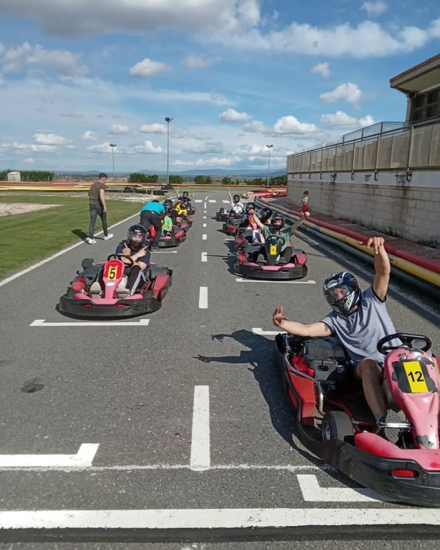 3 tours de karting + barbecue Segovia Team Building