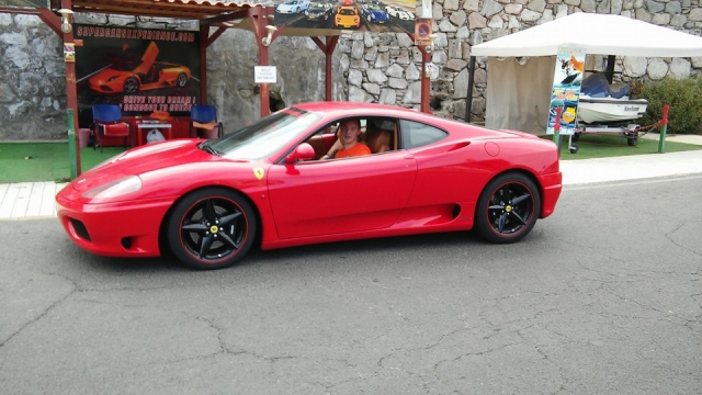 Conduce un Ferrari
