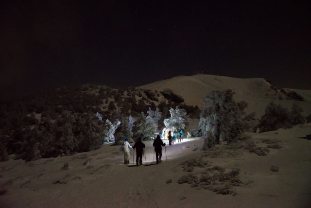Raquetas de nieve por la noche