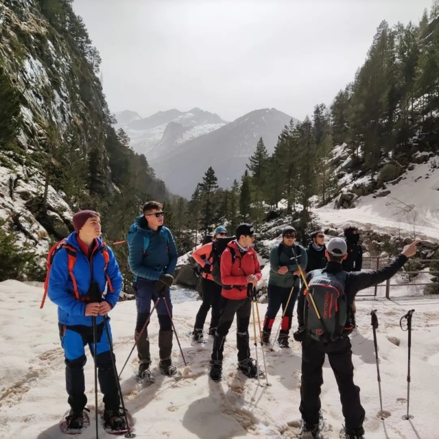  saída com raquetes de neve 