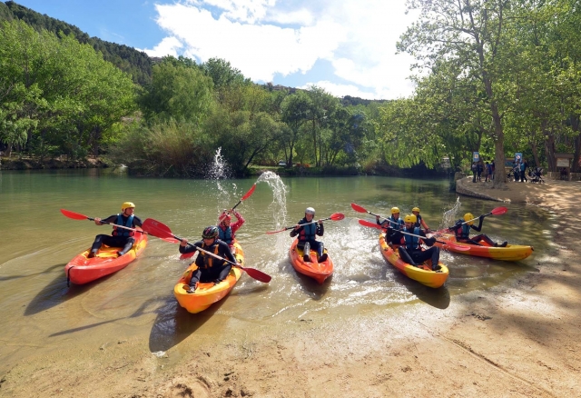  Entering the river before starting the experience