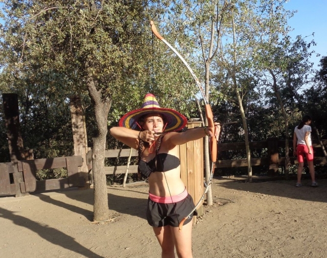 Haciendo tiro con arco