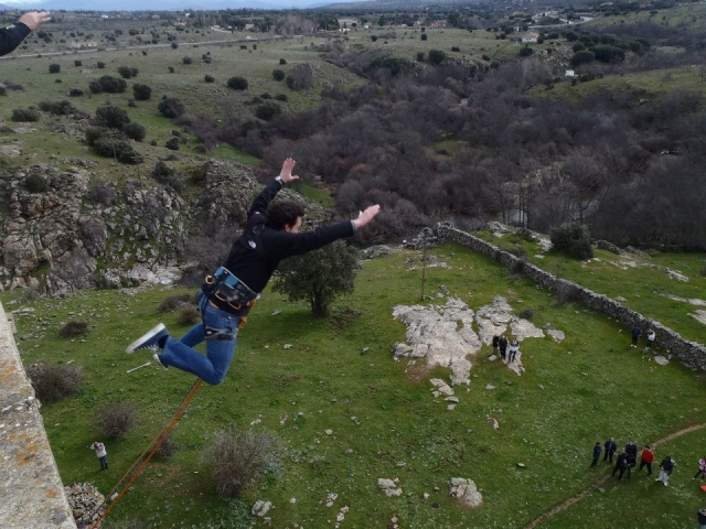 Salto de puenting en Lozoya