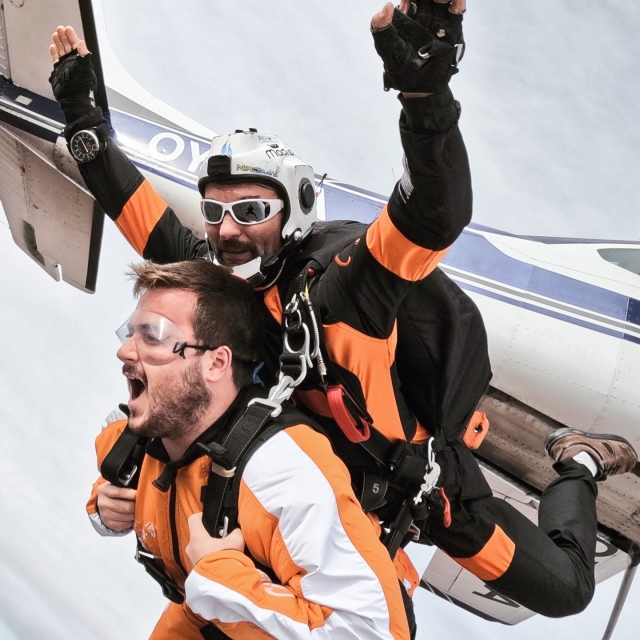 Parachute jump from Casas de los Pinos 4500m