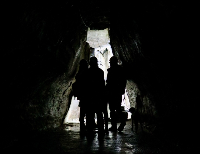  Vieni con noi a fare speleologia