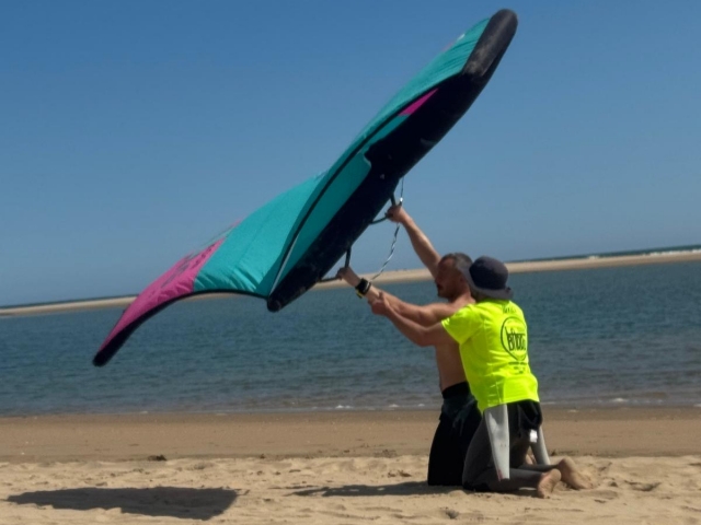 p-13736-wingfoil-en-la-arena1749460670_17494611014611.jpg