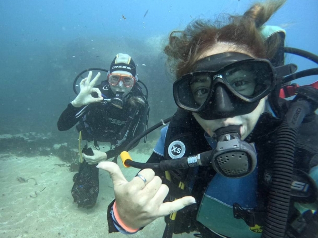  Selfie winkt unter Wasser 