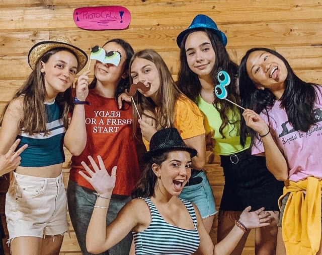  Nouveaux amis au camp 