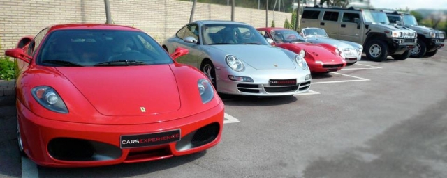  Wählen Sie einen unserer Ferraris 