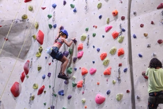 Cumpleaños con escalada en rocódromo Sabadell 1'5h
