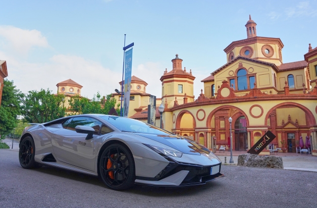  Drive a Lamborghini Huracán