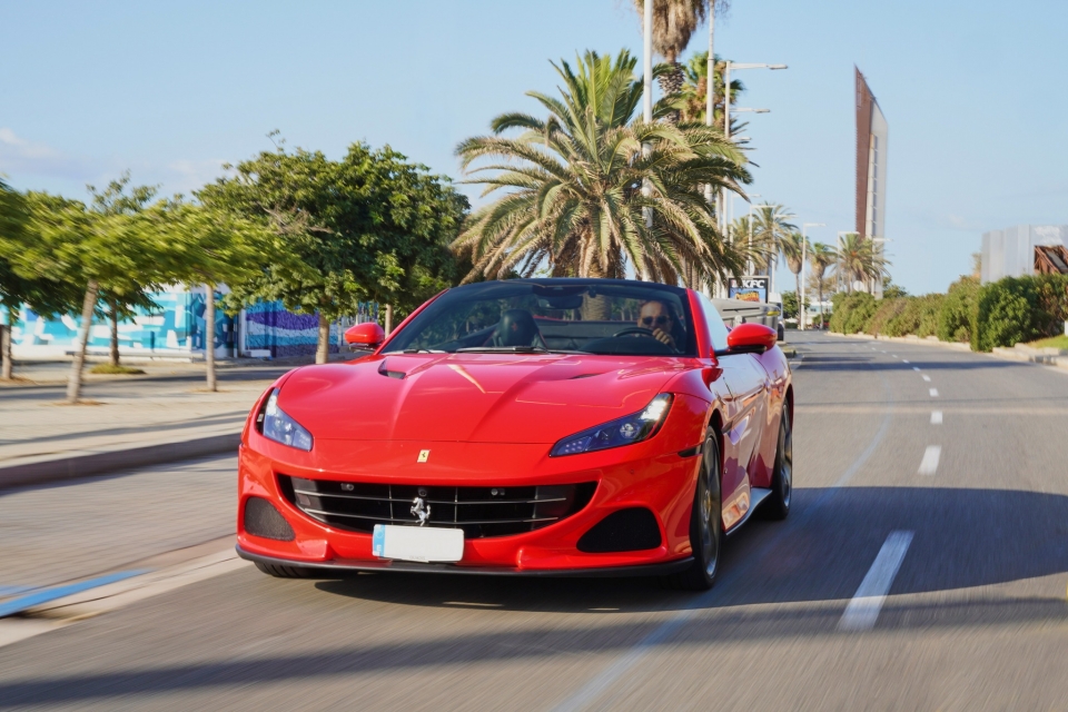 Al volante del Ferrari Portofino