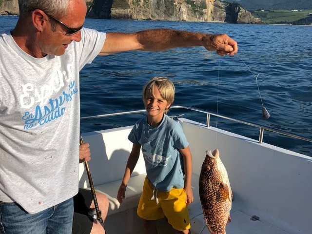 Enjoy a fishing day with your family 