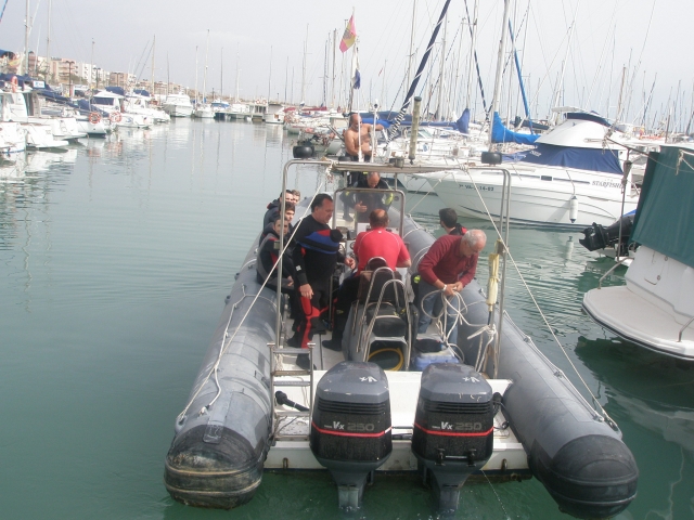  Boot mit vier Personen.