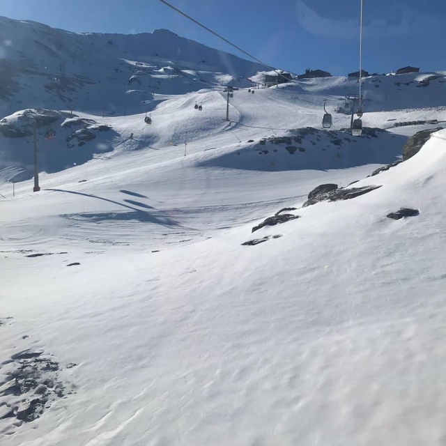  La montagna in tutto il suo splendore con una coltre di neve di grande spessore 