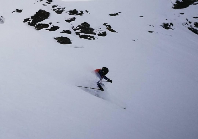 Skiing 