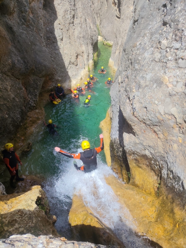 Descenso de cañón de Canaletes iniciación, 4h