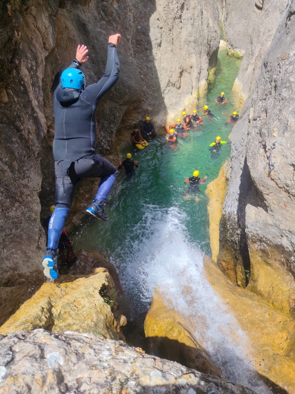  Springen in der Tarragona-Schlucht 