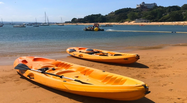  Canoe nella sabbia 