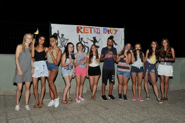 También organizamos fiestas temáticas para que se lo pasen chido