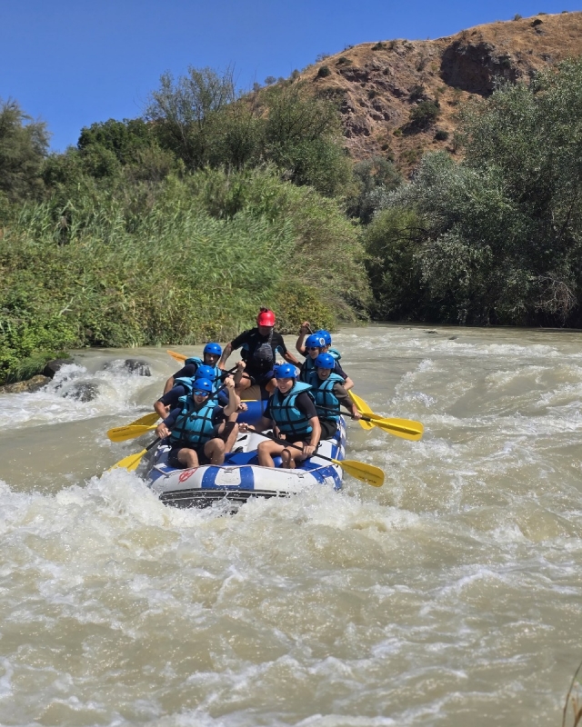 Rafting nivel III en el río Genil, en Benamejí