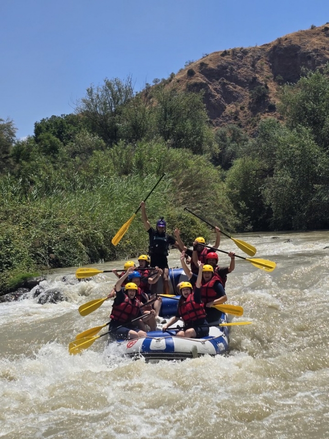  Viel Spaß beim Rafting auf dem Genil-Fluss 