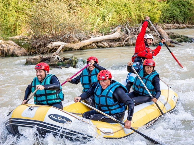  Schnelle Rafting-Abschnitte überwinden