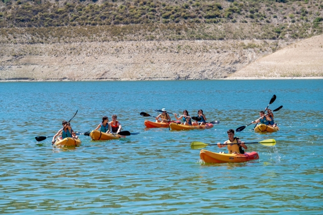 En el embalse practicando puiragüismo
