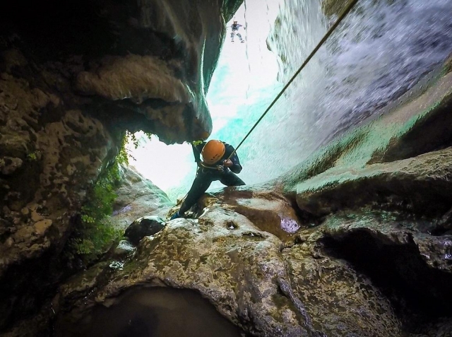  rappel ao lado da cascata 