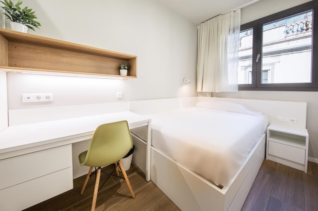  Einzelzimmer mit Schreibtisch und vielen Details 