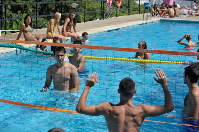  Schwimmen in unserem Pool